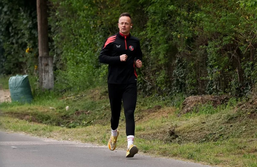 Зниклий після виборів Сійярто знайшовся за незвичайним заняттям, - ЗМІ